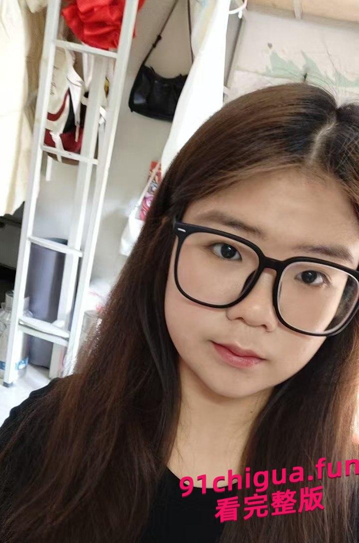 洛阳师范学院 王钦辉 肥臀眼镜骚母狗 被绿帽男友带出去群交约炮