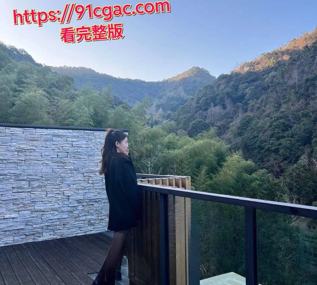 “你的老婆我帮你操” 超变态的绿帽癖玩法 强迫绿帽奴看着娇妻在胯下呻吟