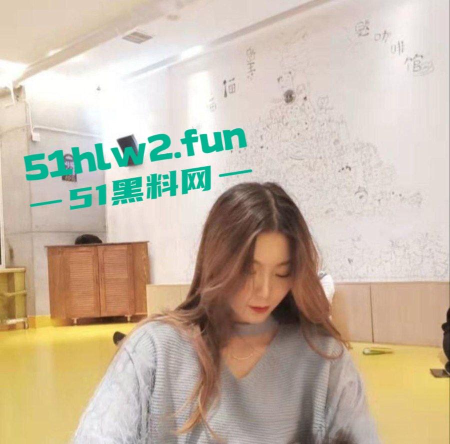 劳斯莱斯车主群现卖妻绿魔，美艳娇妻被群友轮番爆操，男主丝毫不怒，反获万人点赞，成大事者不拘小节牛啊！