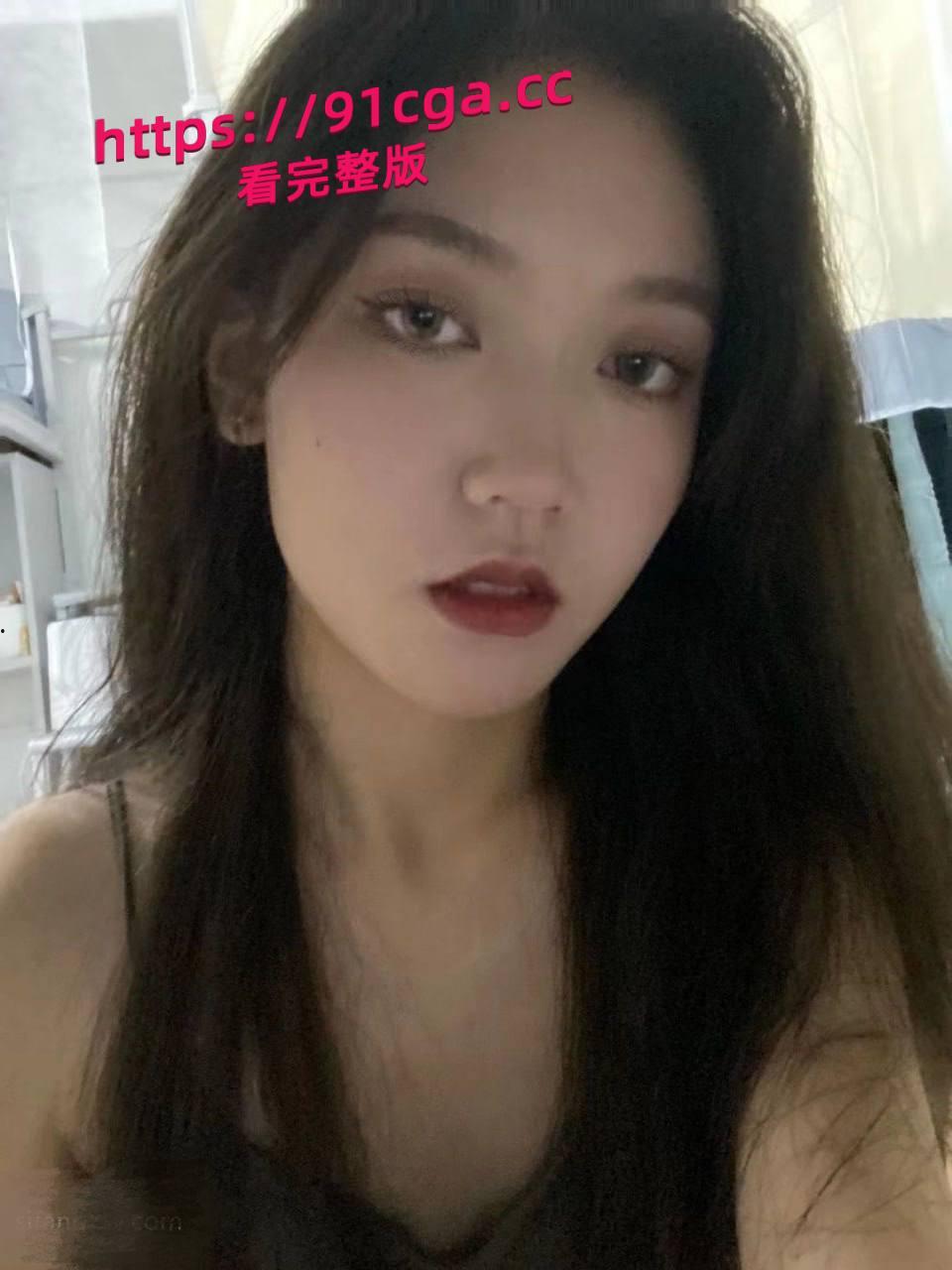 黄发漂亮反差婊肖利琴背着男朋友出去约炮被录制视频威胁，