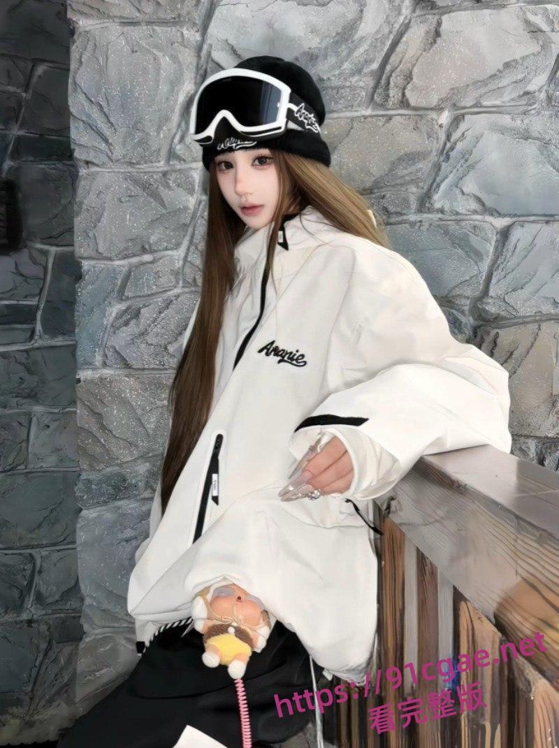 滑雪圈老白与美女陪玩事件 3000陪滑费给不起？女主直播发声控诉白嫖行为