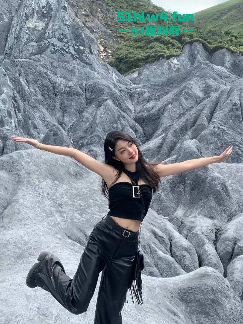 杭州大学班花【梁洛奇】酒后失身，被同学带到酒店扒奶脱裤无情暴操，视频传遍朋友圈。