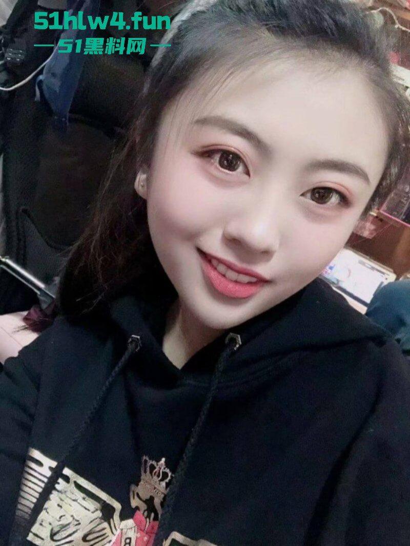 天津市滨海新区28岁美艳公务员，性爱视频曝光露脸深情舔屌，官场闺秀现实淫荡至极。